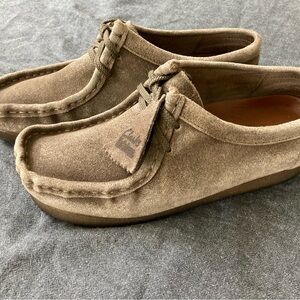 Clarks Originals Wallabees taupe suede Women’s 8.5